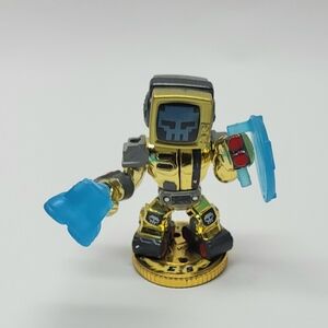 Akedo Ultimate Arcade Warriors Series 1 Exclusive Gold Figure Screenshot